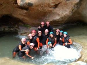 Rafing, turistas realizando deportes de aventura