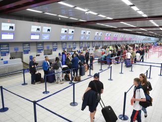 aeropuerto pasajeros aviones vuelos